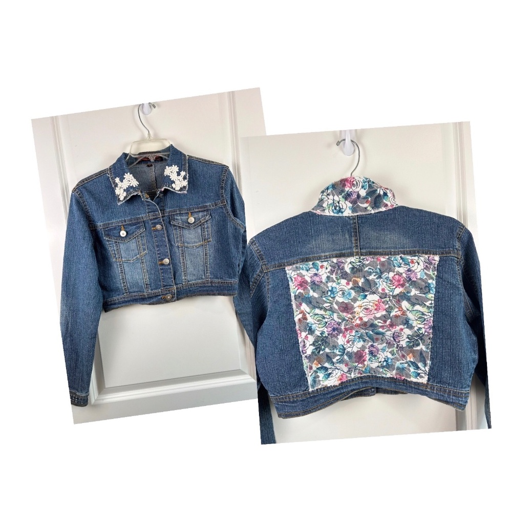 Denim Jean Jacket Cropped Floral Lace Back Detail Rhinestone SZ Medium Juniors